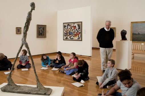Frank Robinson stops by gallery where schoolchildren view sculpture