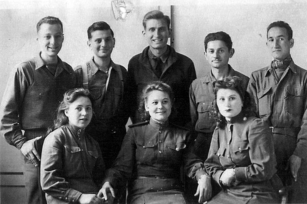 Mayrsohn and fellow soldiers the day he was liberated from prisoner-of-war camp Stalag 4B