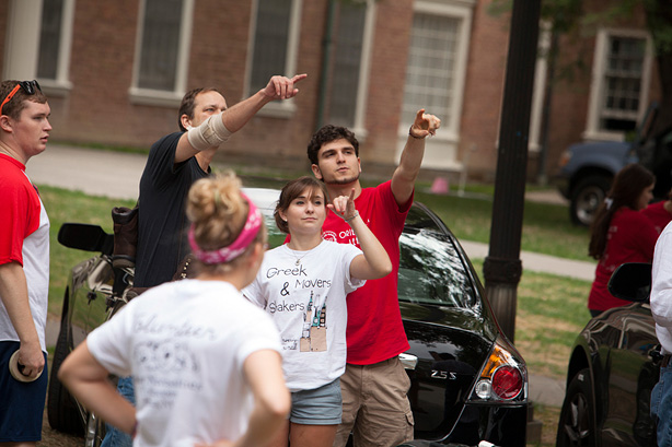 Movers and Shakers program helps first-year students move in