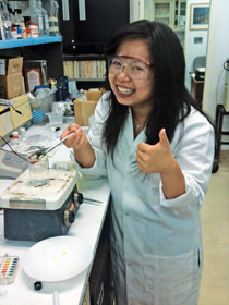 Student in Weill Cornell lab
