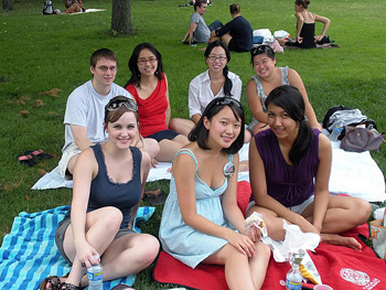 Alumni on picnic blankets