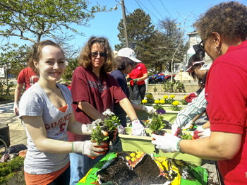 Alumni assist in cleanup at Breezy Point, Queens