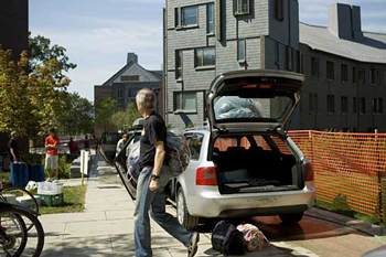 >Students move into the residential houses of West Campus