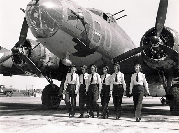 Dawn Seymour with five other Women Airforce Service Pilots at Fort Myers, Florida in 1944