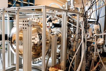 Cornell machine that combines molecular beam epitaxy with photoemission spectrometry