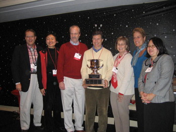 Cornell Class of 1979 officers with cup for donor loyalty in 2009