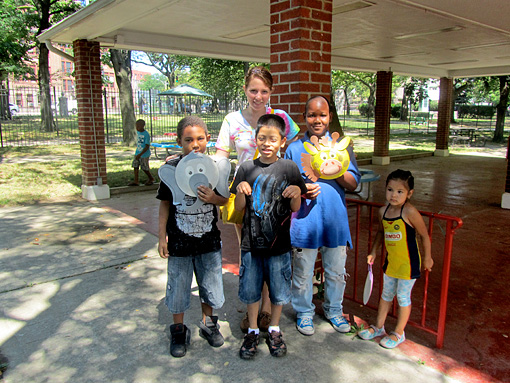 Jessica Palmer with kids at Summer Fun in the Park program